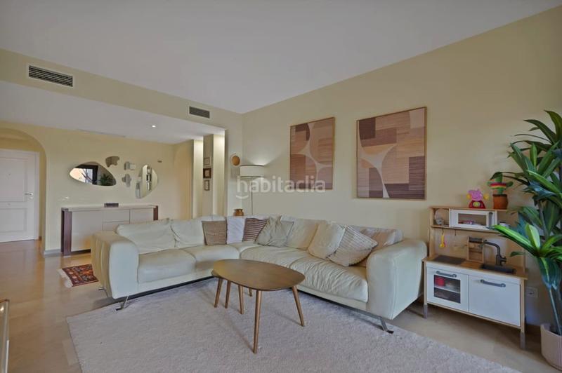 Foto 49b7b3be-db9c-4dd5-8160-1b49a6f09e84. Piano terra con parcheggio piscina in La Duquesa Manilva