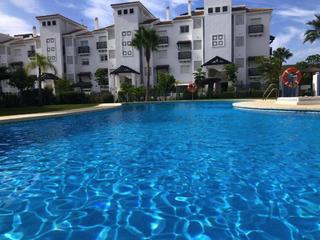 Apartamento en La Duquesa. Espacioso apartamento de 2 dormitorios orientado al sur