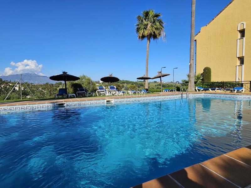 Foto 5aab6068-942a-4fd1-bf18-5a055bc308a3. Appartement mit parking pool in Bel - Air Estepona