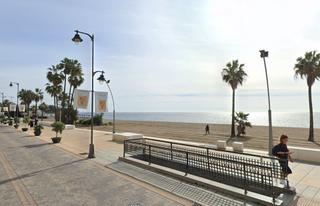Location Local commercial à Centro. Traspasa bar de copas en primera linea de la playa en estepona