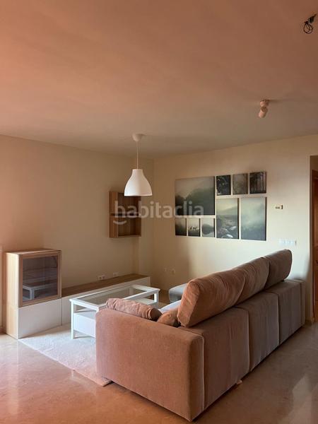Foto c76453ad-01bf-43e5-8754-ab1535e5e20c. Apartament amb aparcament piscina a puerto de Estepona Estepona