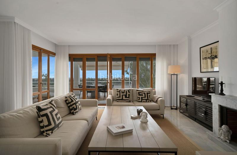 Foto 430e6f6e-cb4c-47af-a470-426d79d5abaf. Appartement avec parking piscine dans Los Naranjos Marbella