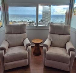 Attique à Puerto de Estepona. Apartamento de un dormitorio soleado con vistas panorámicas al m