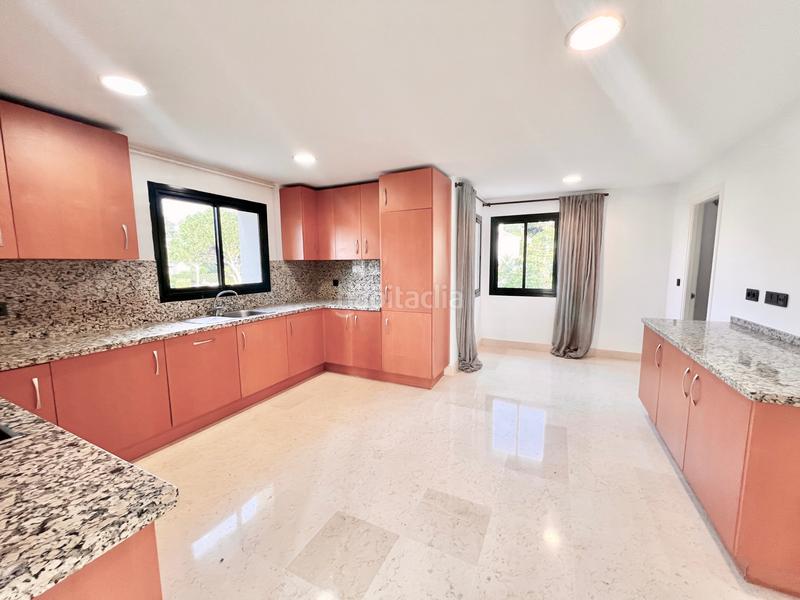 Foto 228a72b5-3fd7-4b27-a3ed-5dd0501553f1. Lloguer àtic amb aparcament piscina a los arqueros - puerto del almendro Benahavís