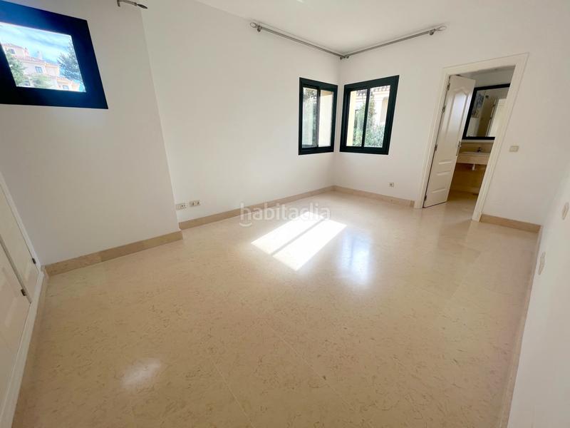 Foto 429ca5bf-1f4b-4fbd-84b7-3919e44cc9b1. Lloguer àtic amb aparcament piscina a los arqueros - puerto del almendro Benahavís