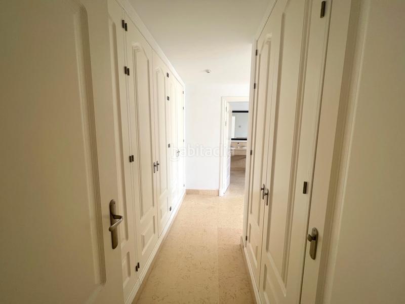 Foto 61eec7a7-bcad-47ba-8d46-48220b2f3b92. Lloguer àtic amb aparcament piscina a los arqueros - puerto del almendro Benahavís