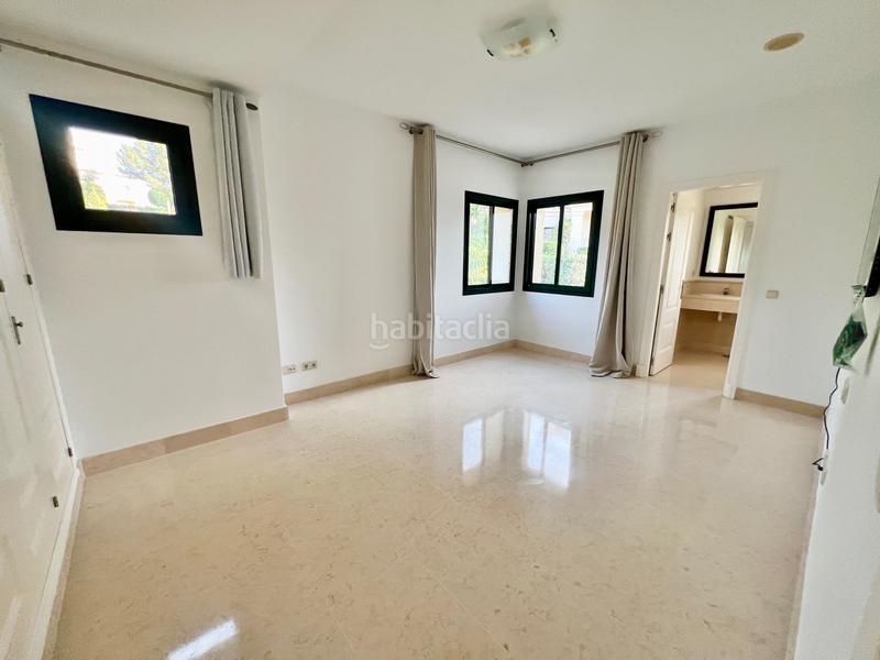 Foto bf1aa1b3-9655-4b85-9580-77afeec3bcd9. Lloguer àtic amb aparcament piscina a los arqueros - puerto del almendro Benahavís