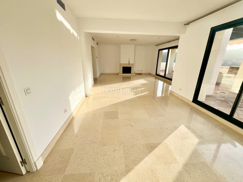 Foto c48abcea-b215-4d61-9d0b-a759d6290781. Lloguer àtic amb aparcament piscina a los arqueros - puerto del almendro Benahavís