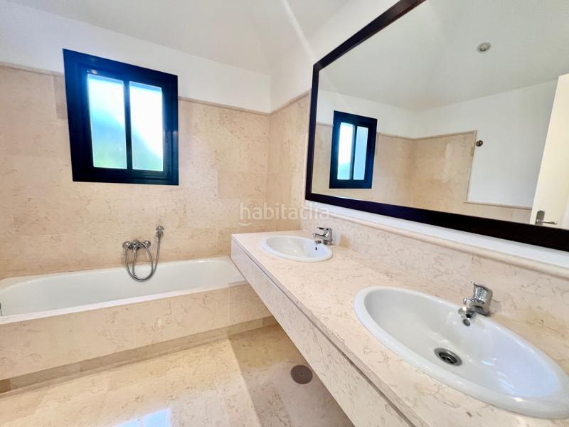 Foto ccd7c903-1aa0-4b97-8d04-8b96b120c50b. Lloguer àtic amb aparcament piscina a los arqueros - puerto del almendro Benahavís