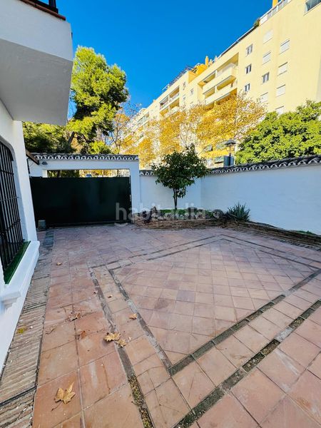 Foto 075be697-bd20-42c6-ad45-d1ee7bb974e2. Casa aparellada amb aparcament piscina a Casco Antiguo Marbella