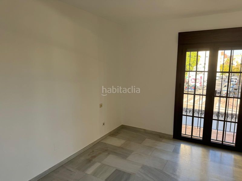 Foto 719d3560-2289-4f8c-aab7-c3336889c1d2. Casa aparellada amb aparcament piscina a Casco Antiguo Marbella