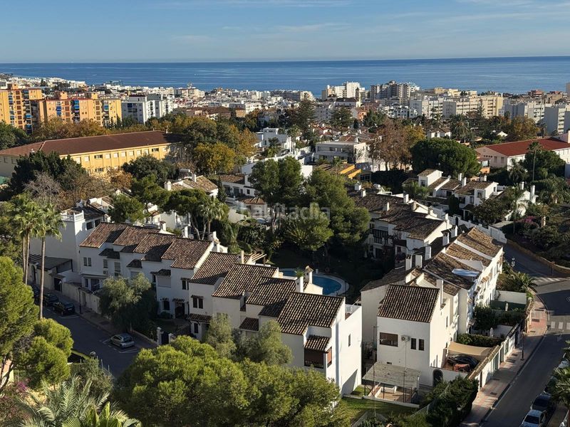 Foto ba50e7f8-ff9f-4852-9d40-770006d74da7. Casa aparellada amb aparcament piscina a Casco Antiguo Marbella