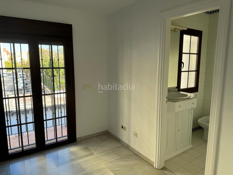 Foto c2f07c65-35a1-4332-b24b-67bf6f19a493. Casa aparellada amb aparcament piscina a Casco Antiguo Marbella