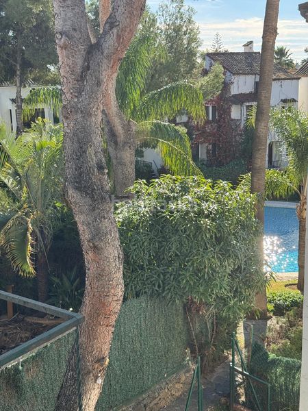 Foto e7fb309f-5b54-4547-9f07-65c77ae869ee. Casa aparellada amb aparcament piscina a Casco Antiguo Marbella