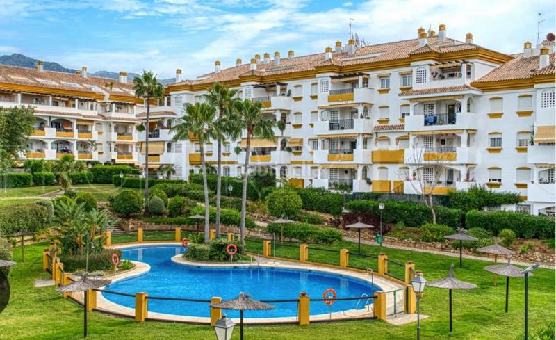 Foto 78c38594-ce97-44a2-b4a6-cb2076055836. Apartament amb aparcament piscina a La Carolina - Guadalpín Marbella
