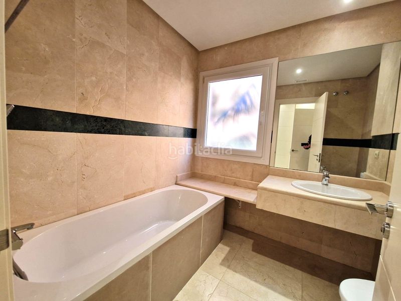 Foto 328ab35e-eb53-4718-a98d-74c32f31aac9. Apartament amb aparcament piscina a Los Naranjos Marbella