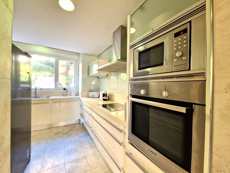 Foto 42dff08b-88ae-451b-a575-efe63d22d3b3. Apartament amb aparcament piscina a Los Naranjos Marbella