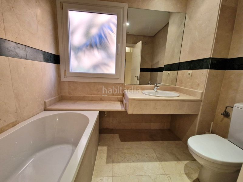 Foto 5ad08a48-9af9-46f0-92a1-4c2e51c853ff. Apartament amb aparcament piscina a Los Naranjos Marbella