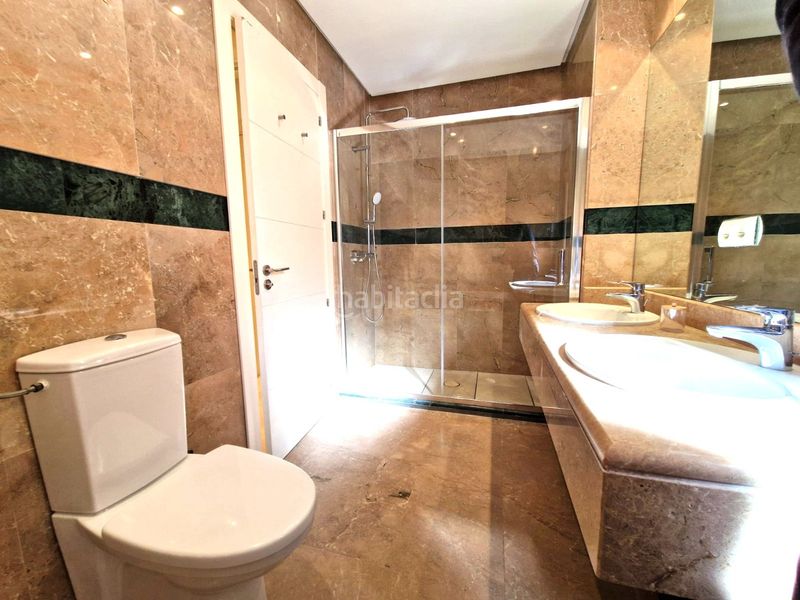 Foto a64baad3-f339-4e63-b384-19ae00036f24. Apartament amb aparcament piscina a Los Naranjos Marbella