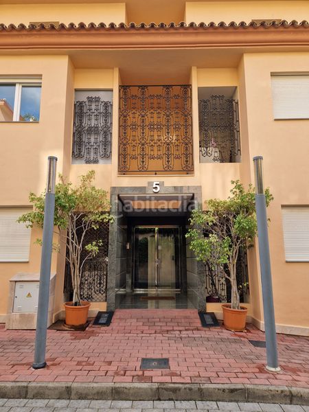 Foto a8a20ba9-baef-4e61-b0c9-3679f77a1132. Apartament amb aparcament piscina a Los Naranjos Marbella