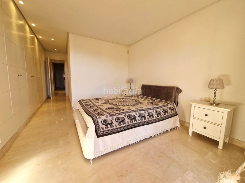 Foto b9aa5daf-5161-48ec-9294-a57935a1d057. Apartament amb aparcament piscina a Los Naranjos Marbella