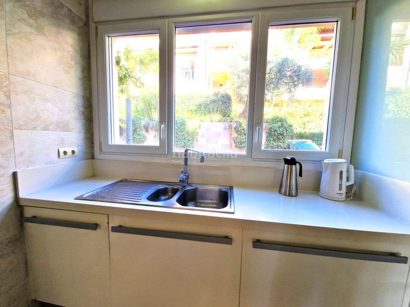 Foto c72ba420-c127-4cf6-a43a-44da27d83abd. Apartament amb aparcament piscina a Los Naranjos Marbella
