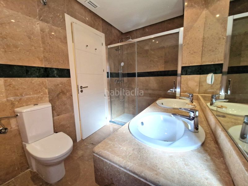 Foto ea2c8ec6-cc9b-4095-804e-4fc9cca49a02. Apartament amb aparcament piscina a Los Naranjos Marbella