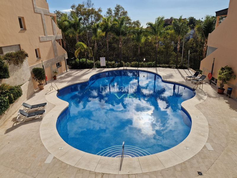 Foto f0fa6153-cbdb-407a-a56d-f1a02cccf933. Apartament amb aparcament piscina a Los Naranjos Marbella