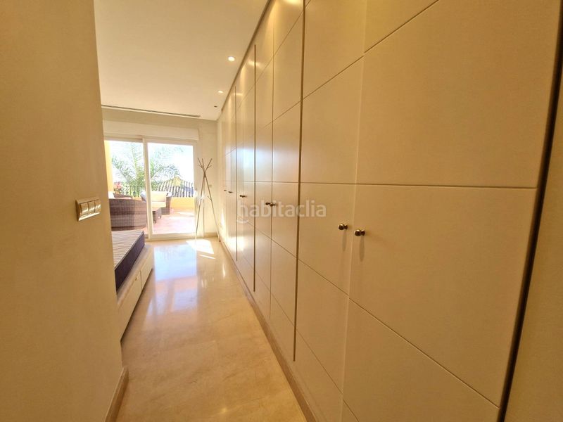 Foto f7ed2574-99ac-4e1e-a53e-6354c1c00529. Apartament amb aparcament piscina a Los Naranjos Marbella