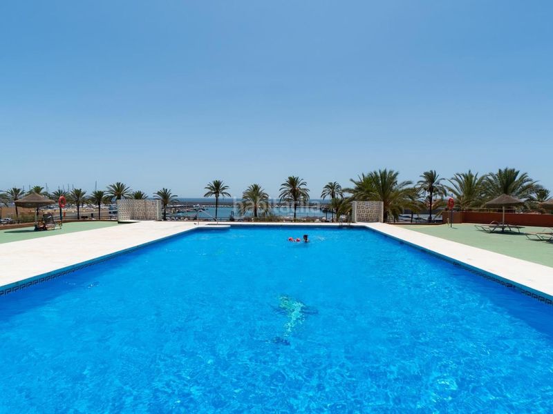 Foto f7929a3e-fa35-4329-b250-40e5a2b670b6. Apartament amb piscina a Puerto Deportivo Fuengirola