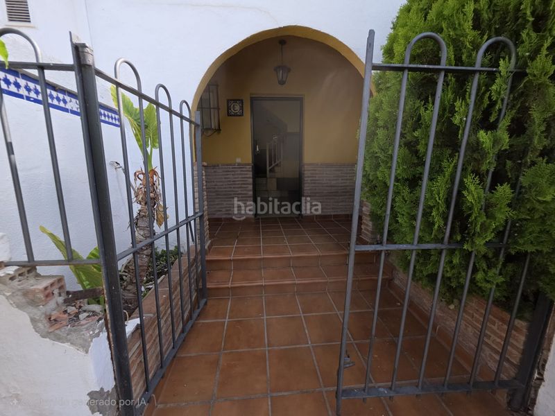 Foto 4ce5587b-f2a3-4e74-8ba6-b7844d093083. Casa aparellada amb aparcament piscina a marina de Casares Casares