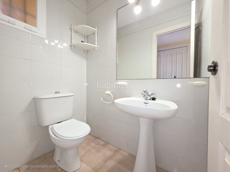 Foto 7710b332-dc02-488a-b243-243904c45adb. Casa aparellada amb aparcament piscina a marina de Casares Casares