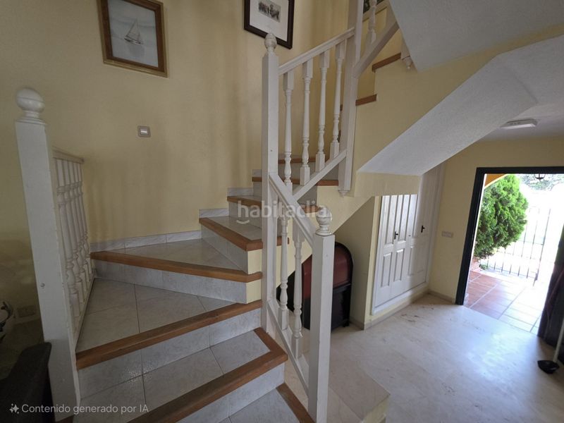 Foto b203d8ea-3fe0-4278-b1ef-c761f1218285. Casa aparellada amb aparcament piscina a marina de Casares Casares