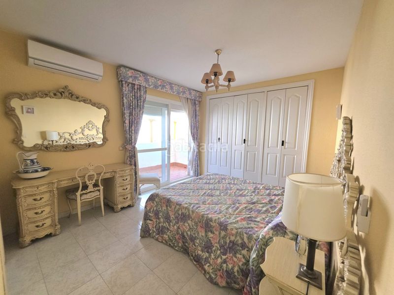 Foto e592f498-a9a2-407d-b24c-49bce0a2a445. Casa aparellada amb aparcament piscina a marina de Casares Casares