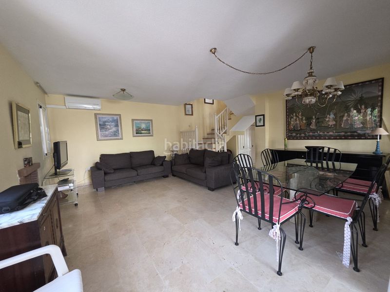 Foto eaf533bf-1e17-49ae-bddc-2419cd679d67. Casa aparellada amb aparcament piscina a marina de Casares Casares