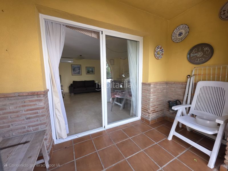 Foto eb0bab45-8cb9-4891-891c-db640e25b205. Casa aparellada amb aparcament piscina a marina de Casares Casares