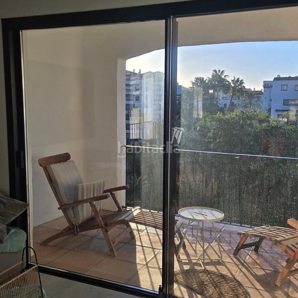 Foto 9cef4cbf-30d8-4a1d-ad5d-813b1d602561. Apartament amb aparcament piscina a Puerto Banús Marbella
