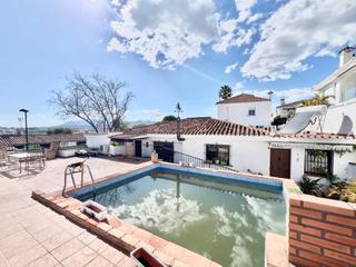 Casa a Nueva Andalucía centro. Casa en venta en nueva andalucia.