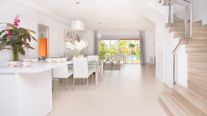 Foto e241eca1-5fb6-468c-a23c-193854b3414a. Casa adossada amb aparcament piscina a Paraiso - Barronal Estepona