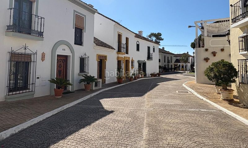 Foto 15ae050f-0803-4fe2-8293-fcafe6dcfb17. Casa adosada  totalmente amueblada y reformada en Marbella