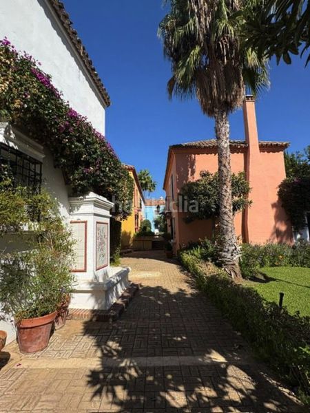 Foto feae9926-6e5b-4085-bd03-42b7d93335ee. Casa adosada  totalmente amueblada y reformada en Marbella