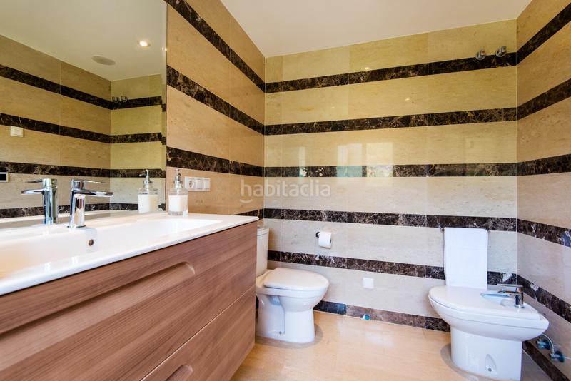 Foto 029136dd-a927-41d3-90eb-cf39b0fd118b. Lloguer casa adossada amb aparcament piscina a Nagüeles Alto Marbella