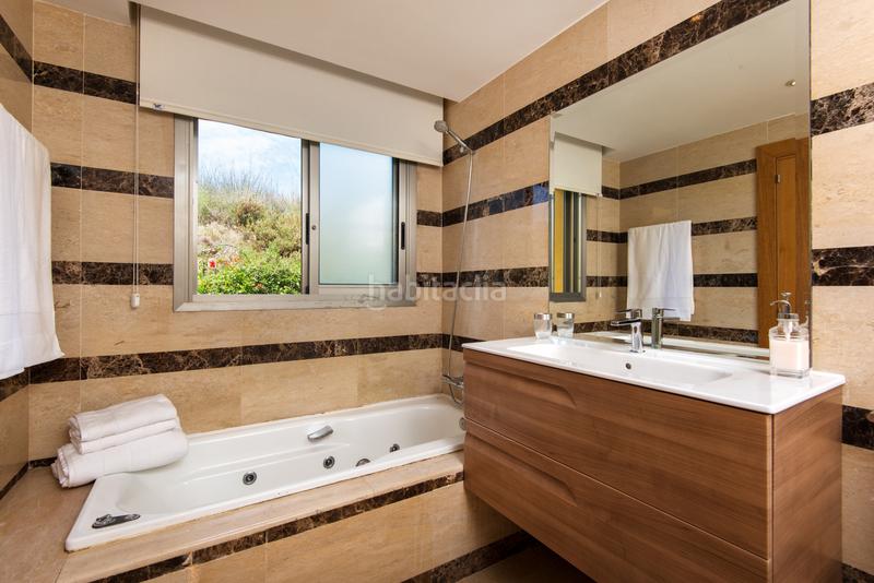 Foto 7761f4cc-1bce-4472-8c69-21bfcb84625e. Rent semi detached house with parking pool in Nagüeles Alto Marbella