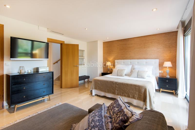 Foto 941e8c41-589f-47b4-ac25-ad2d4b463823. Rent semi detached house with parking pool in Nagüeles Alto Marbella