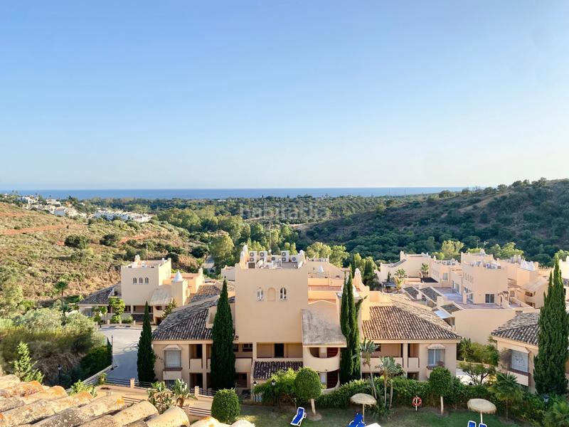 Foto 1358d3a4-aa89-4e92-bdab-2c90eb48b23a. Àtic amb aparcament piscina a Elviria Marbella