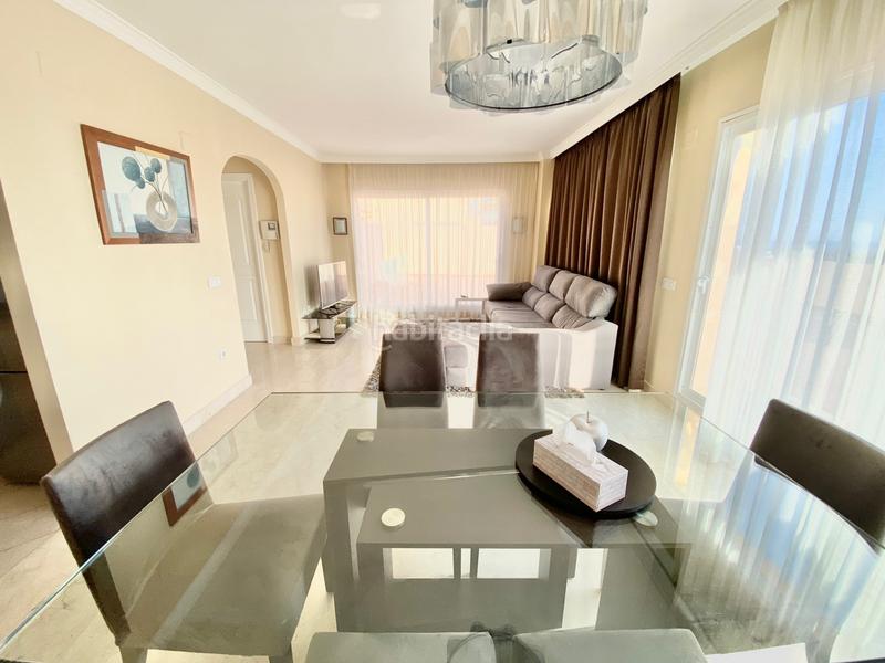 Foto 4029a50f-4a2b-4ce0-89d1-7aec3eceaa6b. Àtic amb aparcament piscina a Elviria Marbella