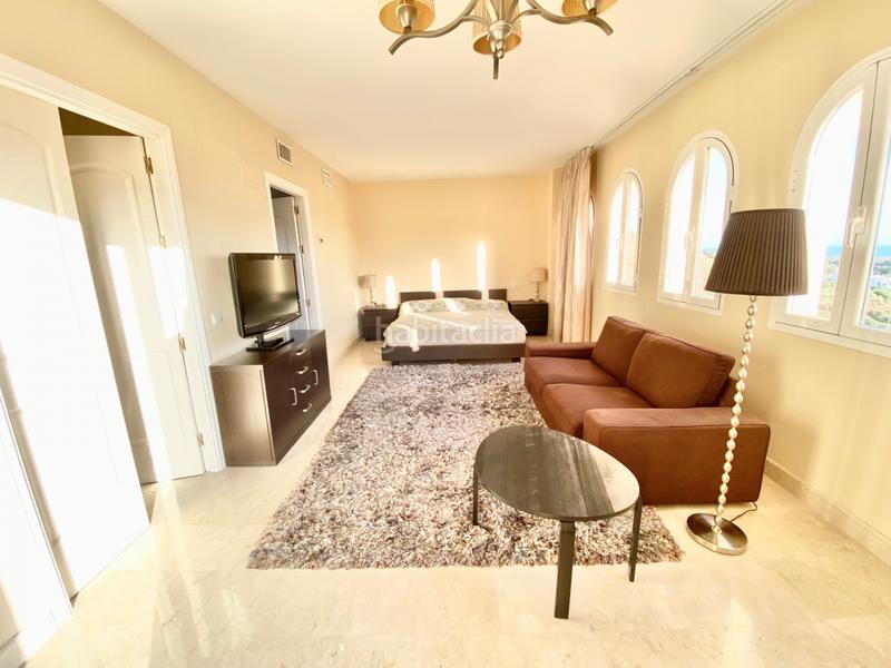 Foto 4a9796c9-0296-4547-89a0-3cf60987843e. Àtic amb aparcament piscina a Elviria Marbella