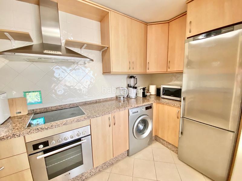 Foto df473f94-e8bb-488a-b67e-063c835e31e7. Àtic amb aparcament piscina a Elviria Marbella