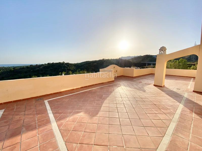 Foto e954ac0c-3be5-4d1b-823d-6c71df6171e3. Àtic amb aparcament piscina a Elviria Marbella