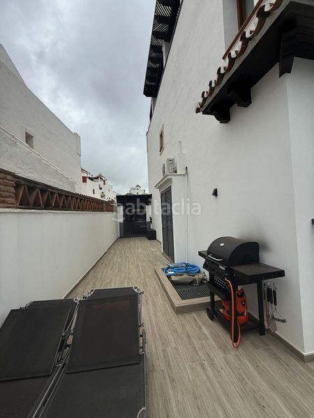 Foto a385e95c-c40f-41ae-82aa-4c6e6829b33a. Casa adossada amb aparcament piscina a Bello Horizonte - Lindasol Marbella